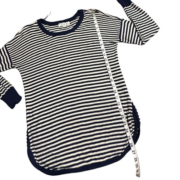 White and Navy Striped Pink Rose Crew neck Sweater Size Medium - Picture 4 of 8